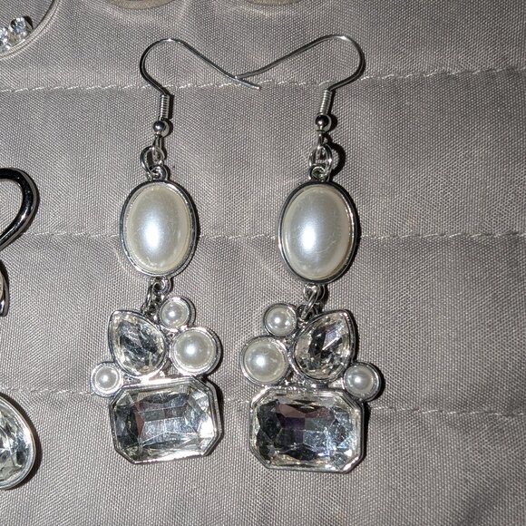 $3 with Bundle ~ Rhinestone Earring Lot 3072 - Picture 3 of 6